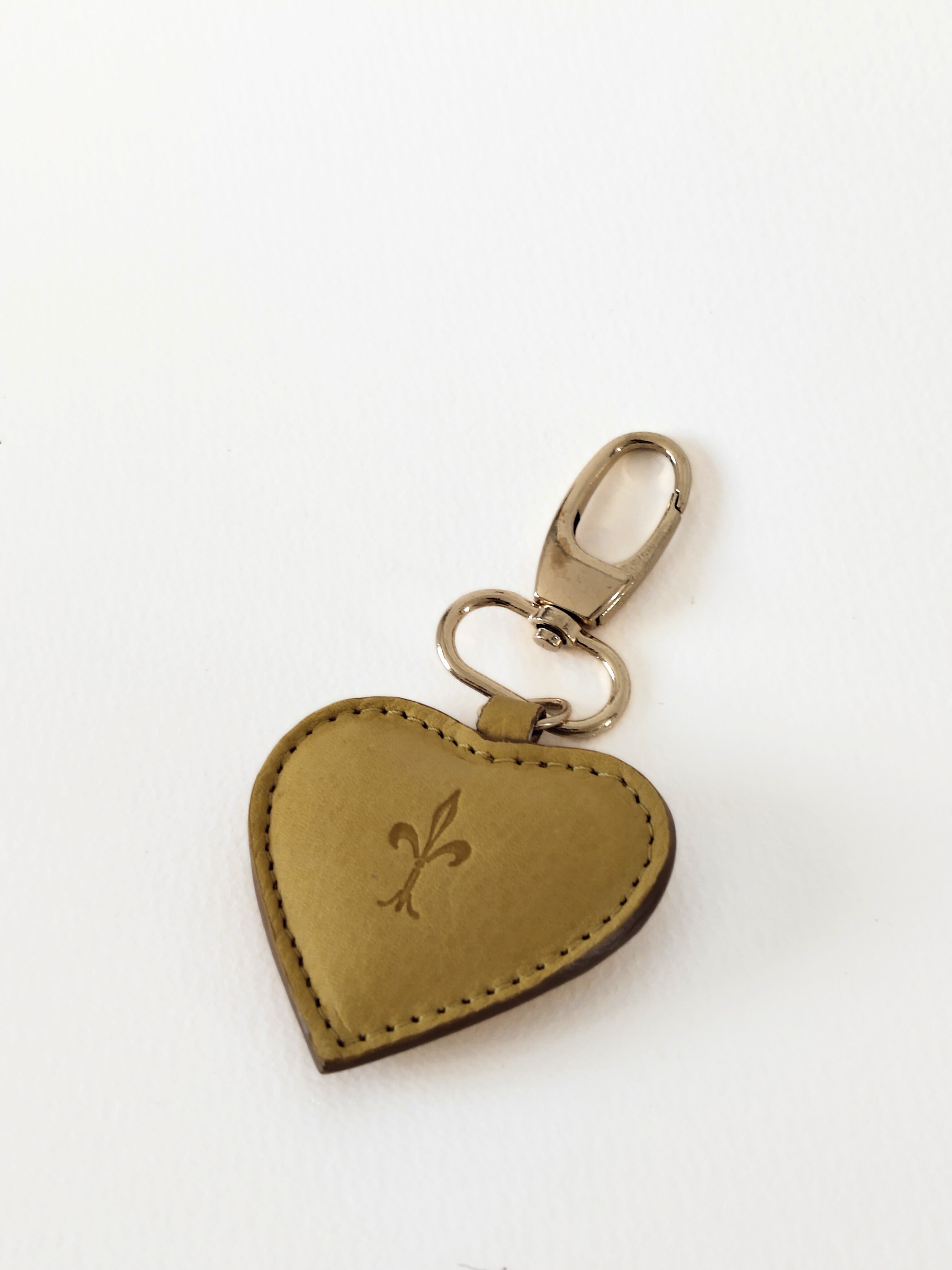 Porte-clés Cœur en Chutes de cuir, Coloris au choix