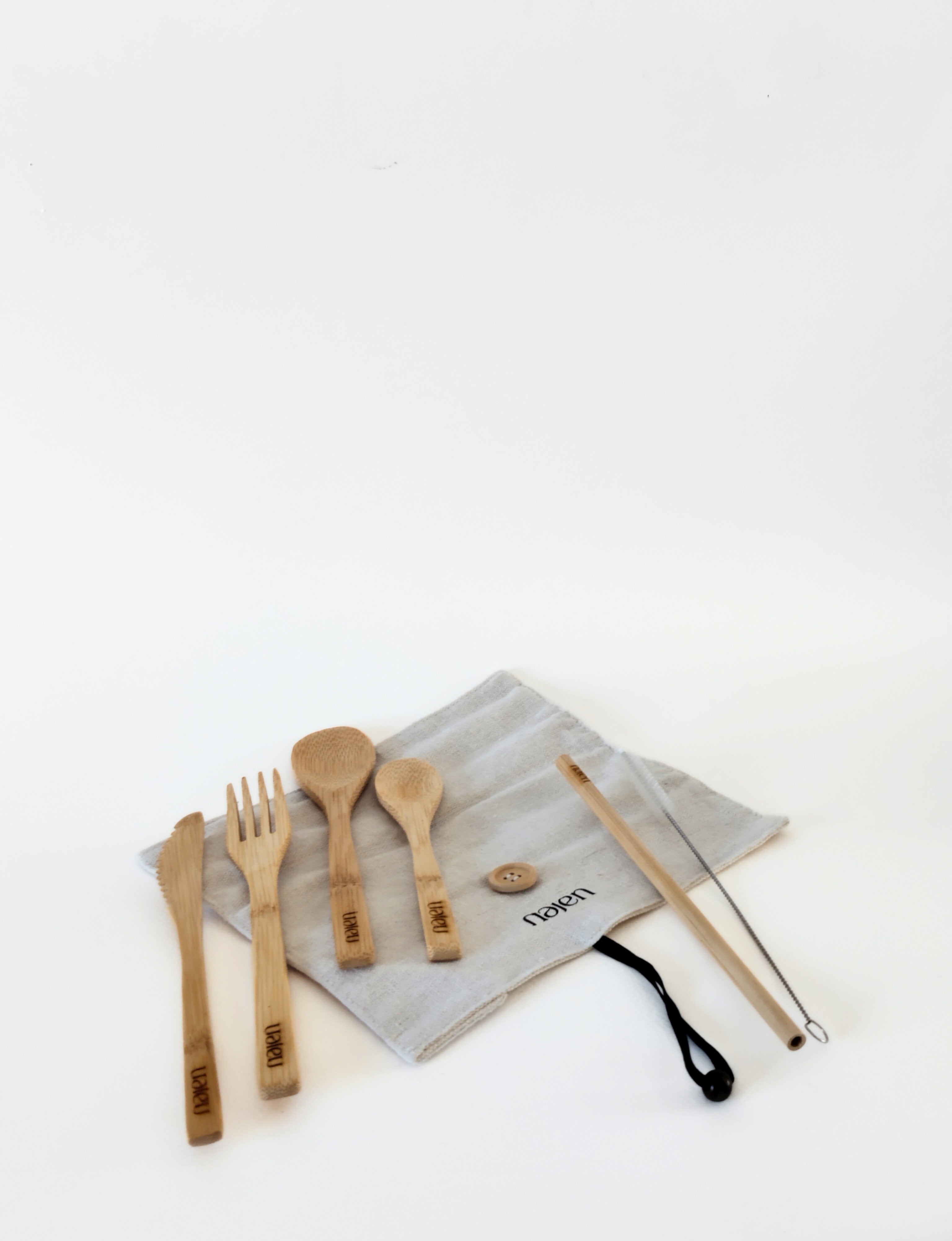 Set de 4 Couverts en Bambou avec Pochette