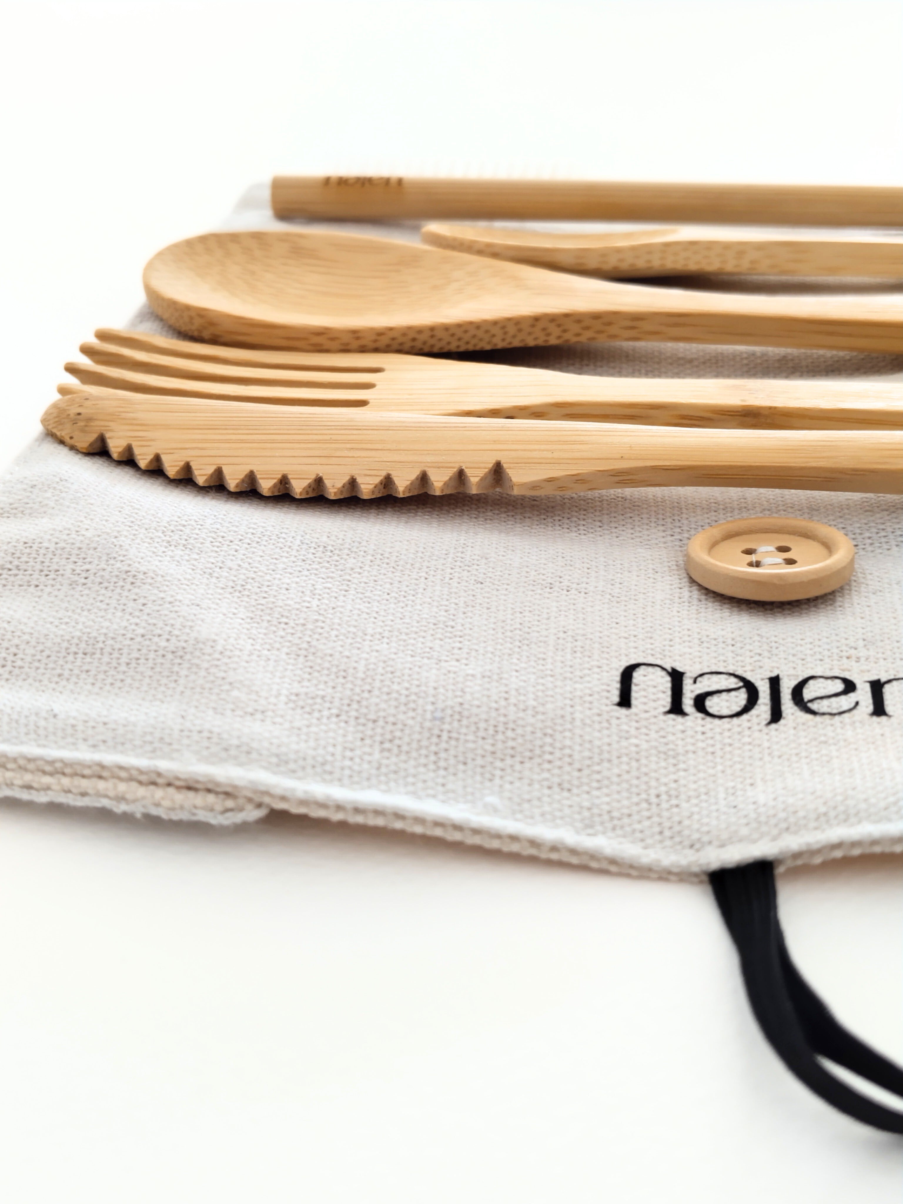 Set de 4 Couverts en Bambou avec Pochette