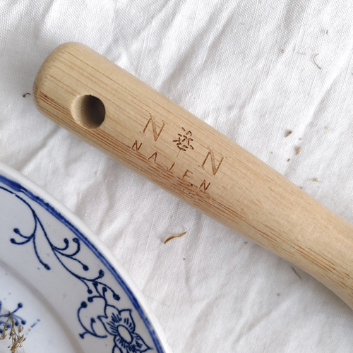 Brosse à vaisselle en bois et noix de coco