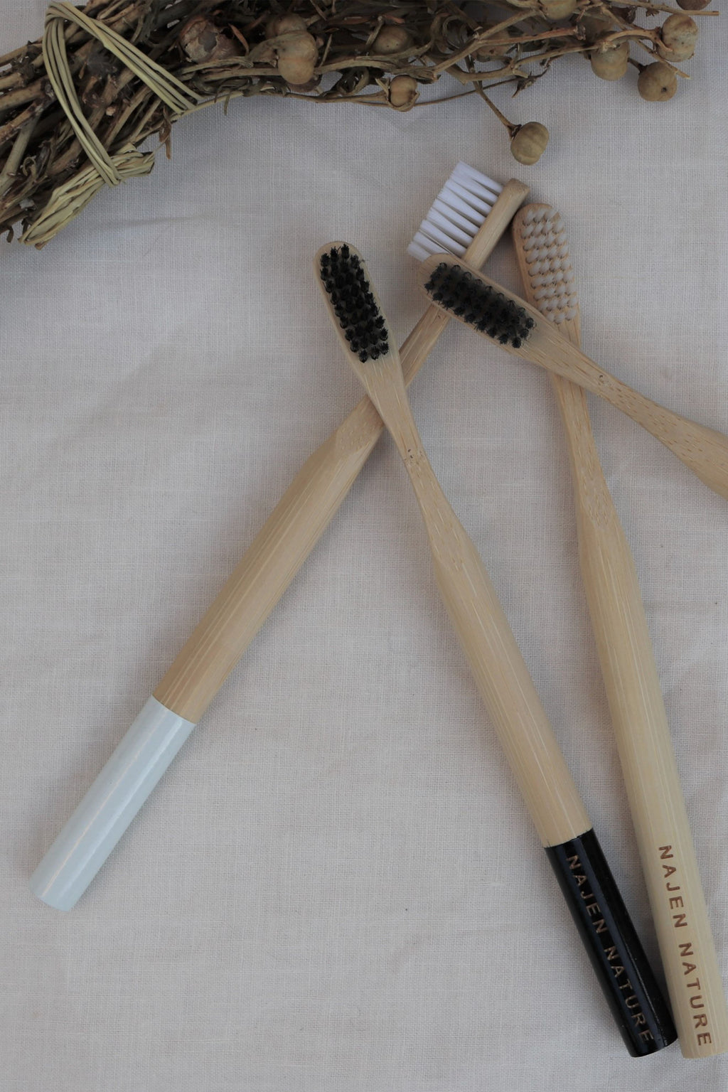 Brosse à dents en bois à l'unité, 4 coloris au choix